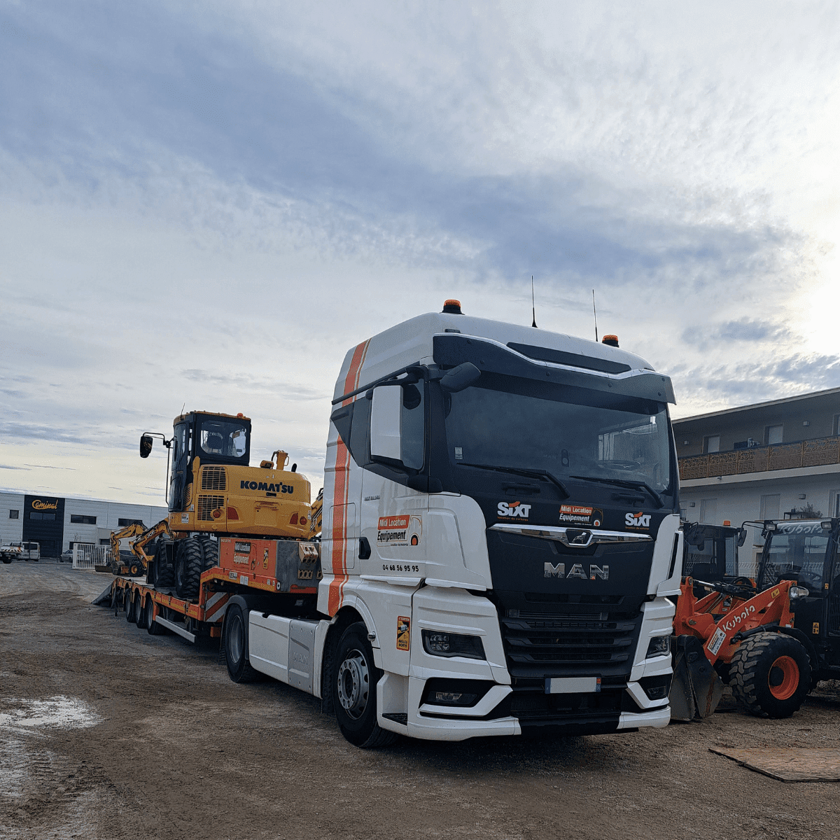 Camion porte char. semi
