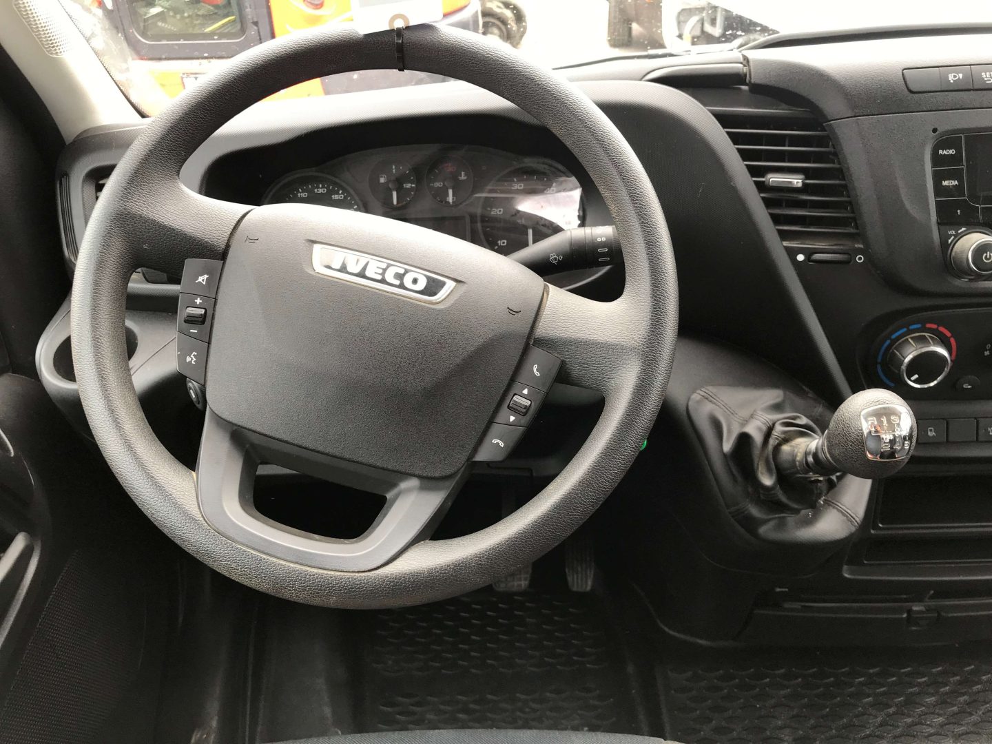 Iveco benne occasion Midi Location Equipement